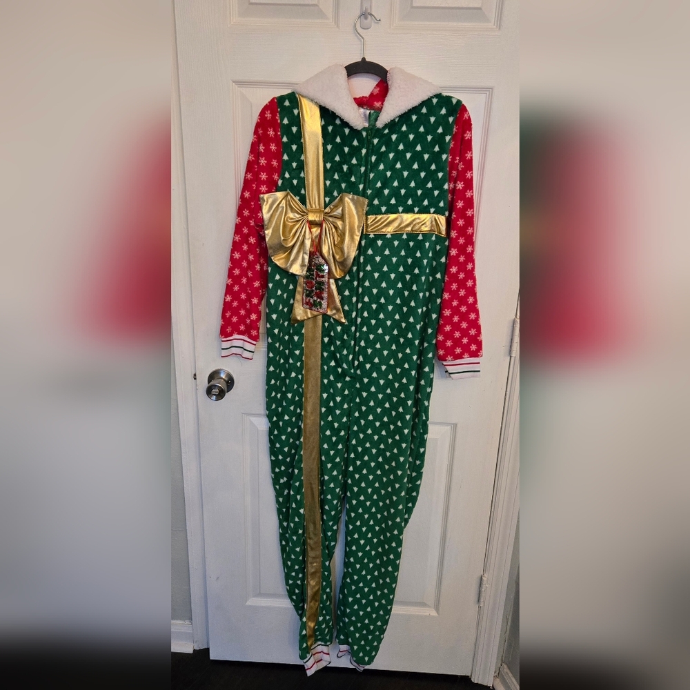 Holiday/ Christmas/ Present onesie PJs Sz M
